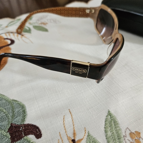 Beautiful Coach Sunglasses 👓 amber glasses - Picture 15 of 15